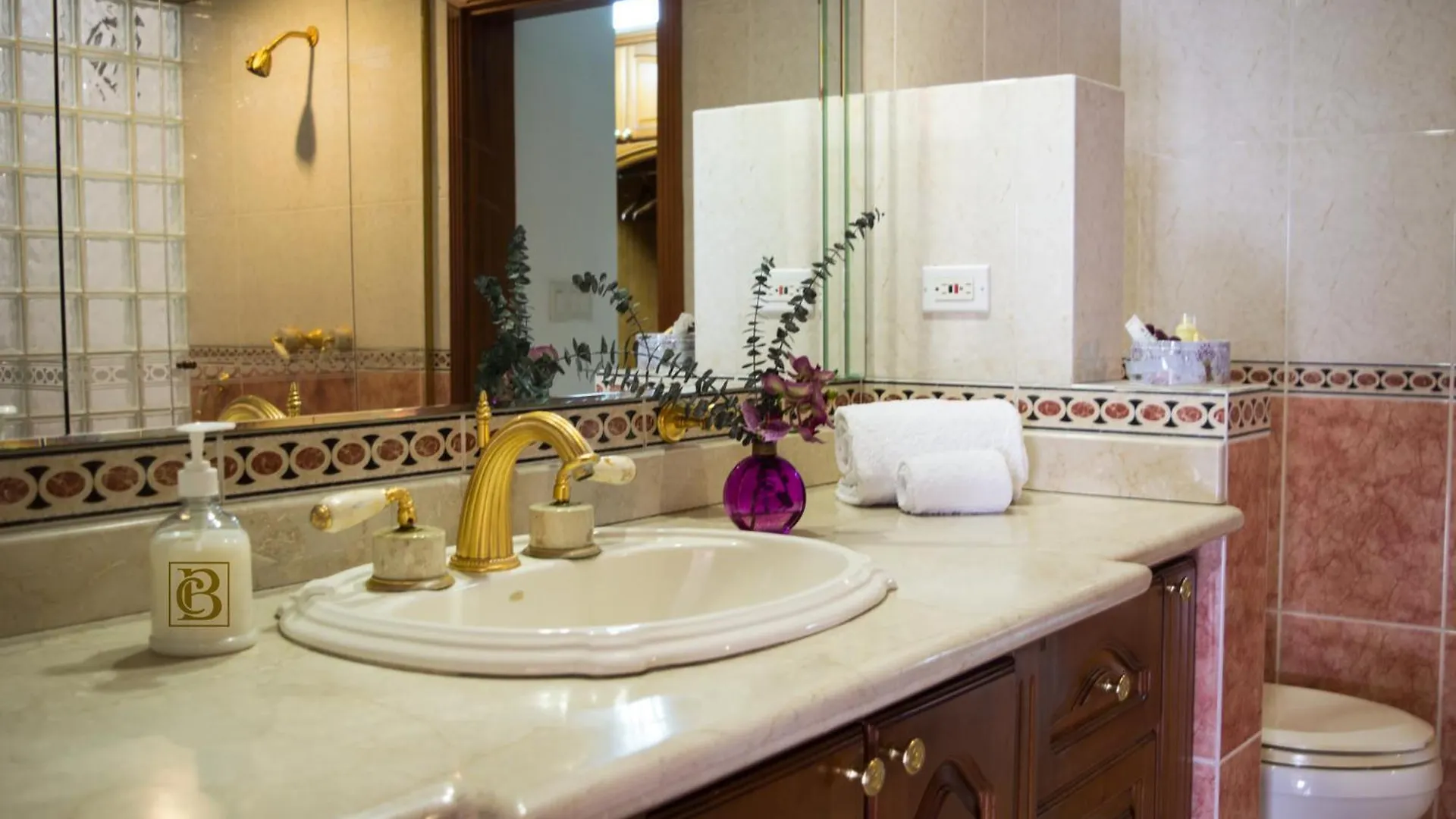 Casa Bella Suites カリ